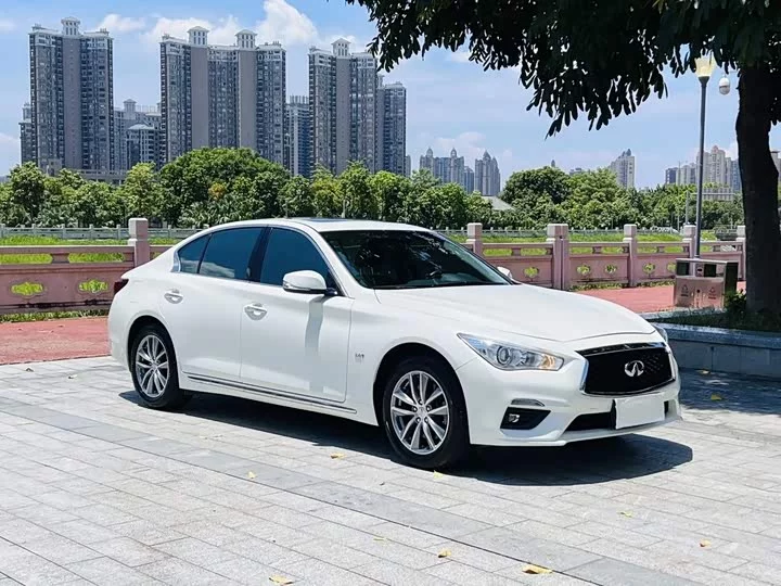Infiniti Q50L