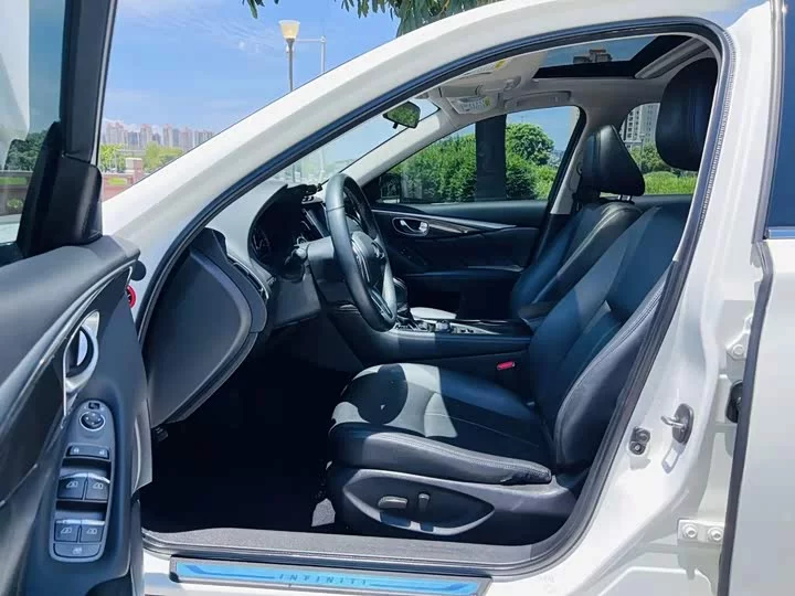 Infiniti Q50L