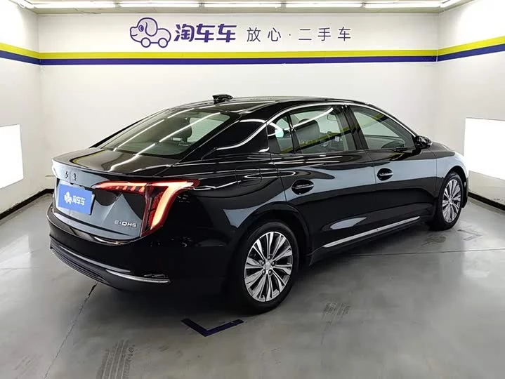 Hongqi E-QM5