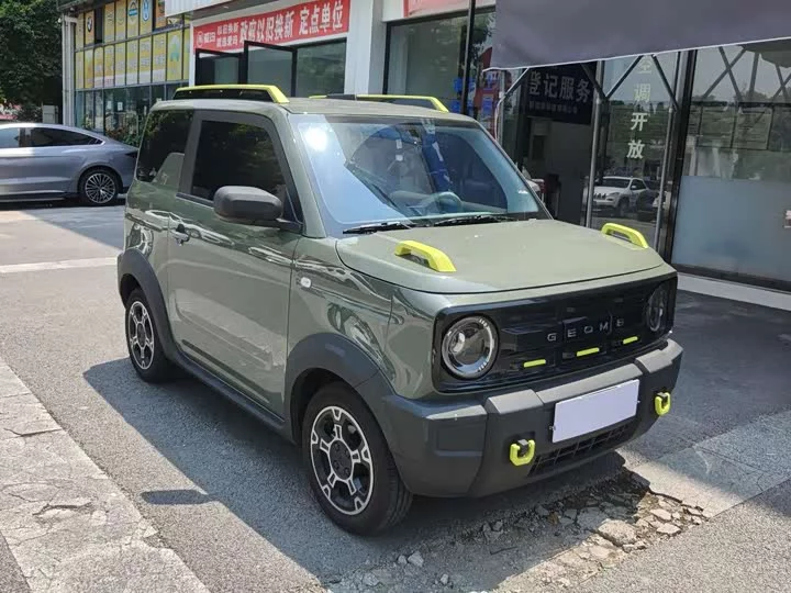 Geely panda
