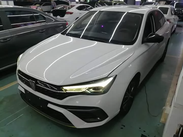 Roewe i5