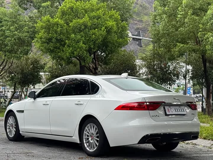 Jaguar XFL