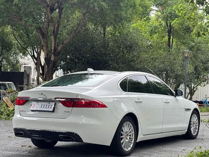Jaguar XFL