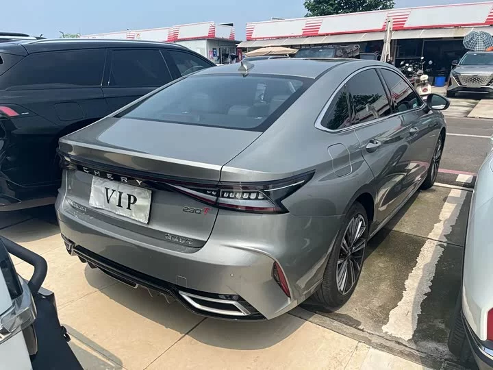Chery Arrizo 8