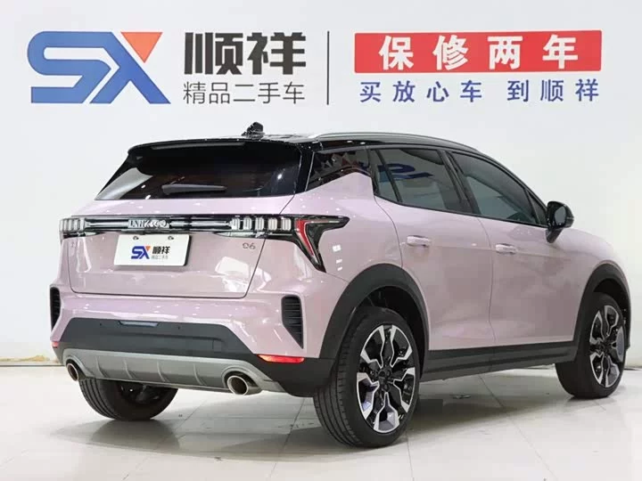 Lynk & Co 06