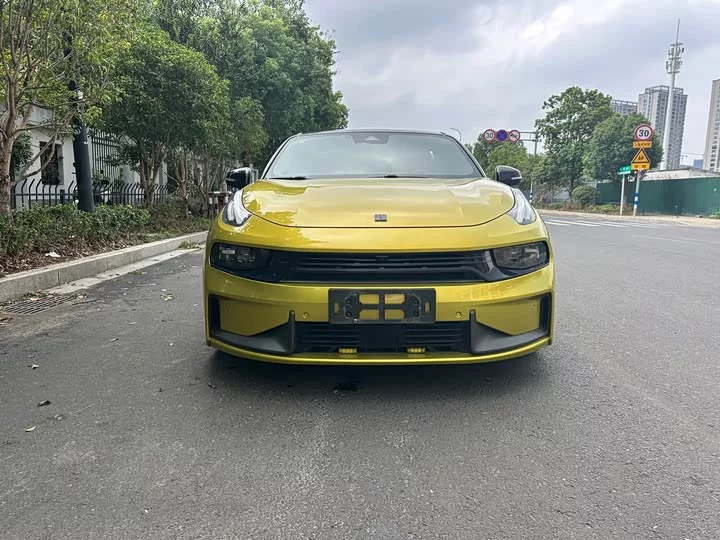 Lynk & Co 03