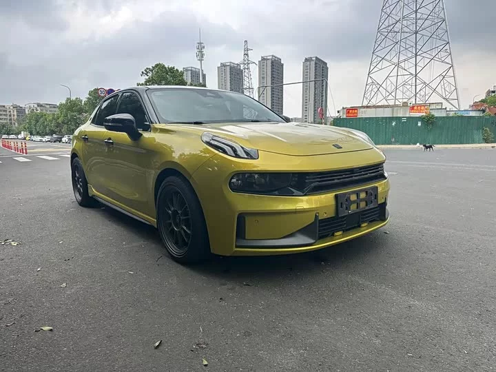 Lynk & Co 03