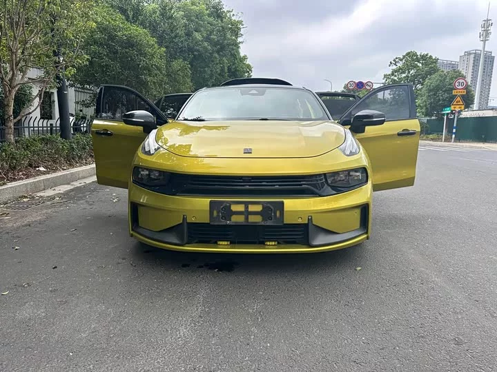 Lynk & Co 03