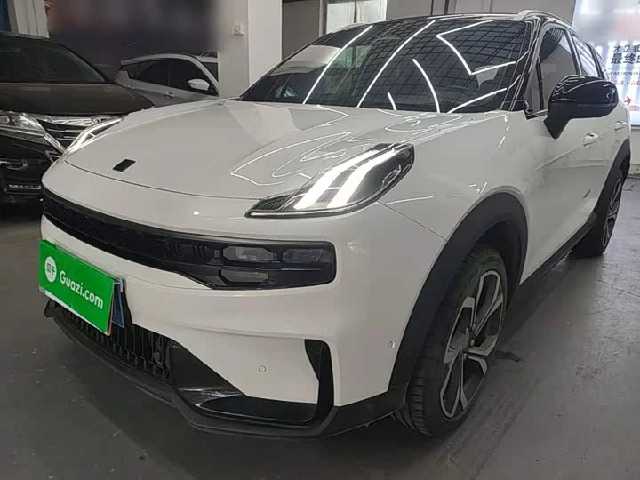 Lynk & Co 06