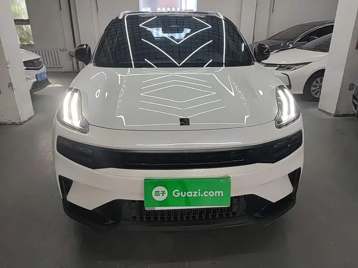 Lynk & Co 06