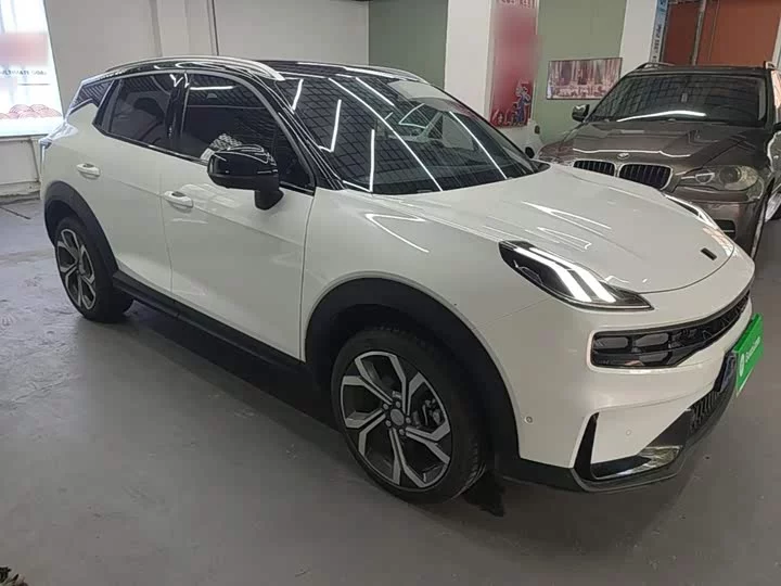Lynk & Co 06