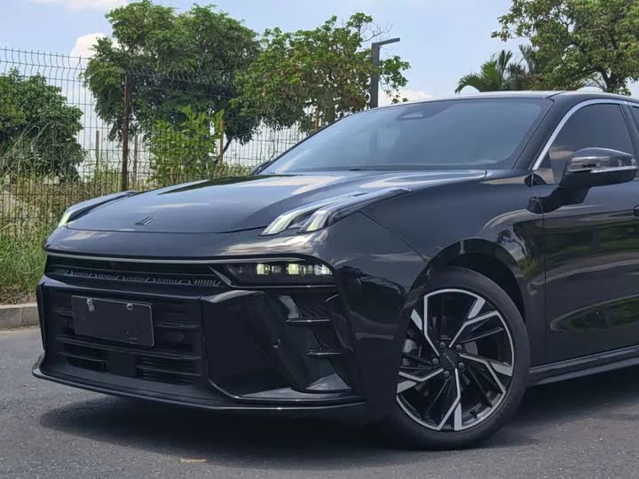 Lynk & Co 03
