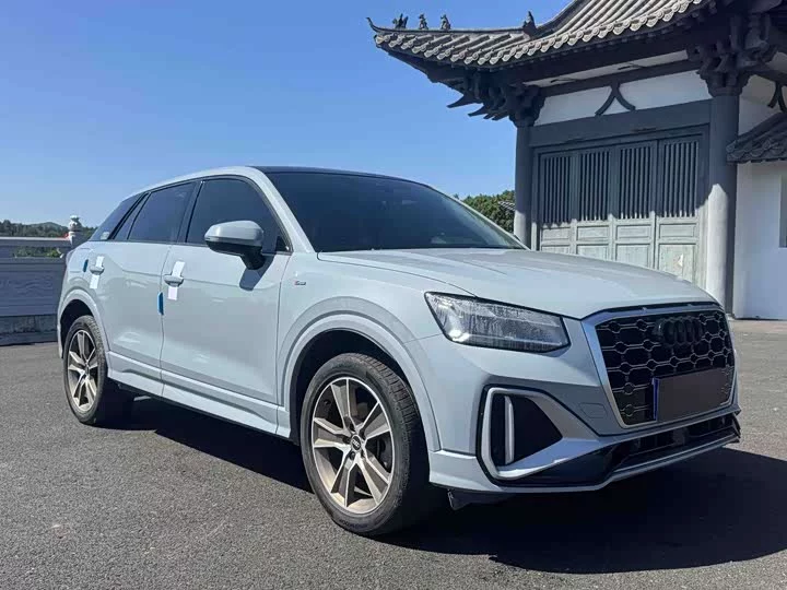 Audi Q2L