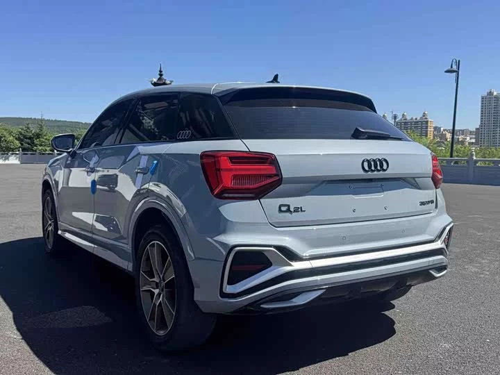 Audi Q2L