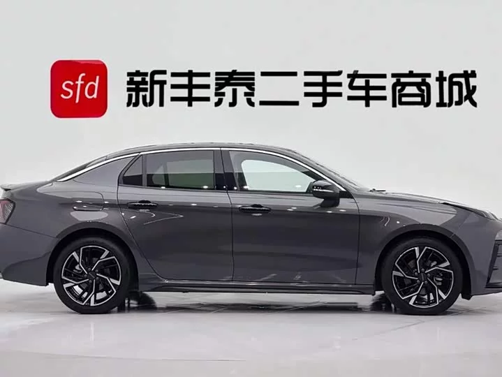 Lynk & Co 03
