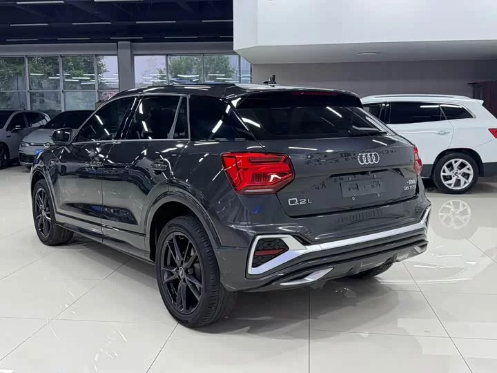 Audi Q2L