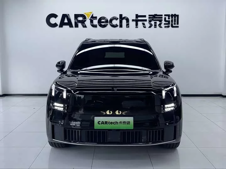Lynk & Co 900