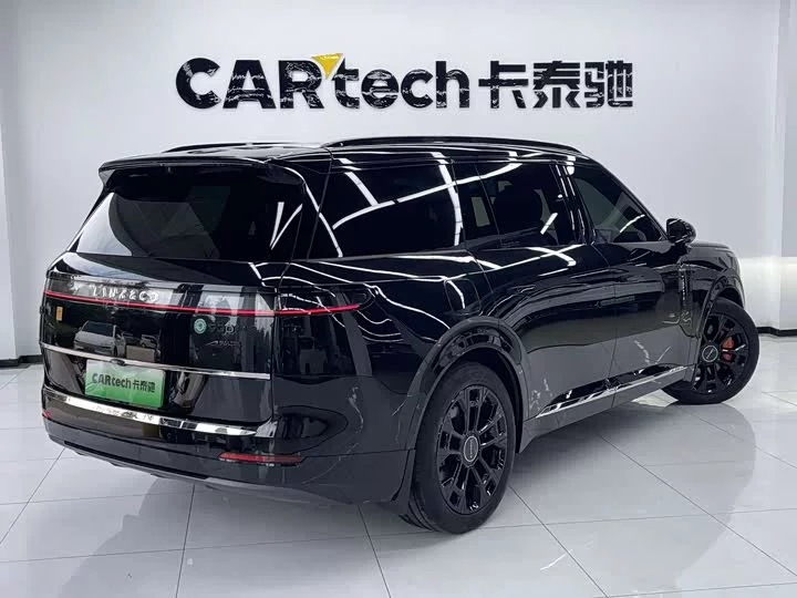 Lynk & Co 900