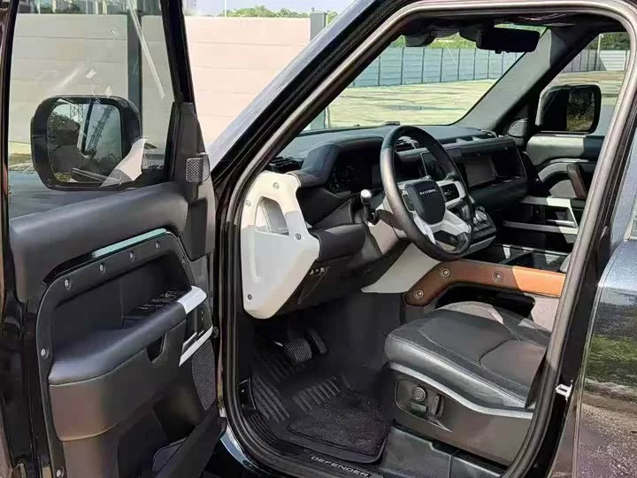 Land Rover guard