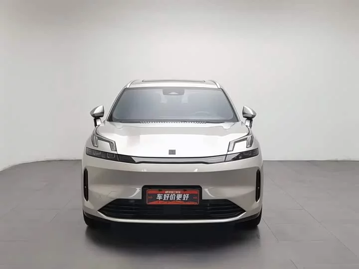 Lynk & Co 08 EM-P