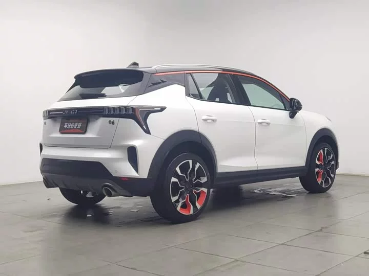 Lynk & Co 06