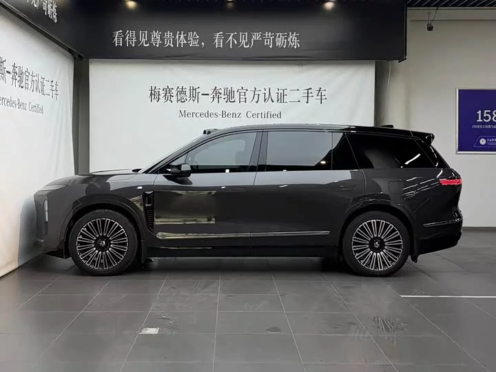 NIO ES8