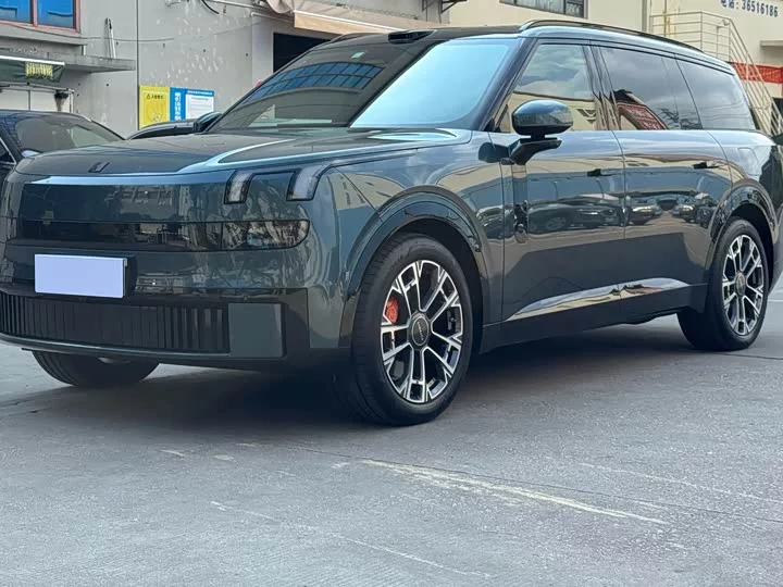 Lynk & Co 900