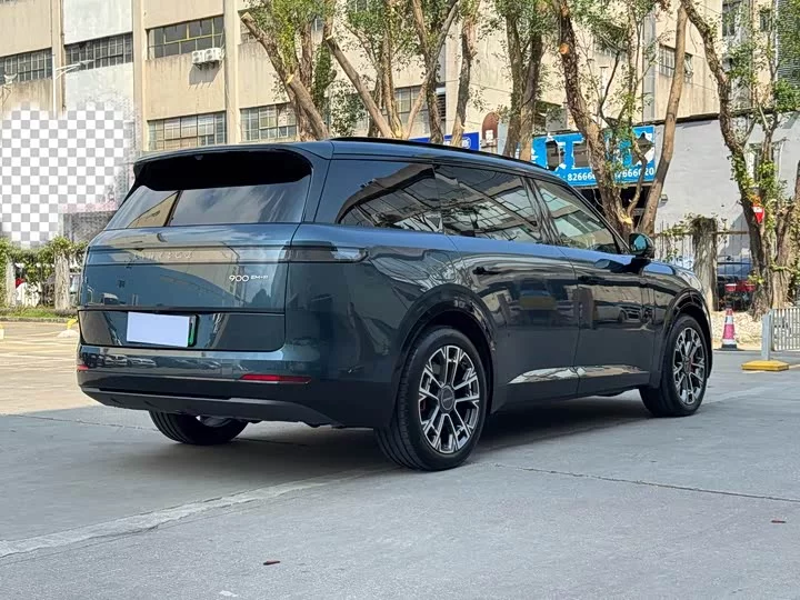 Lynk & Co 900