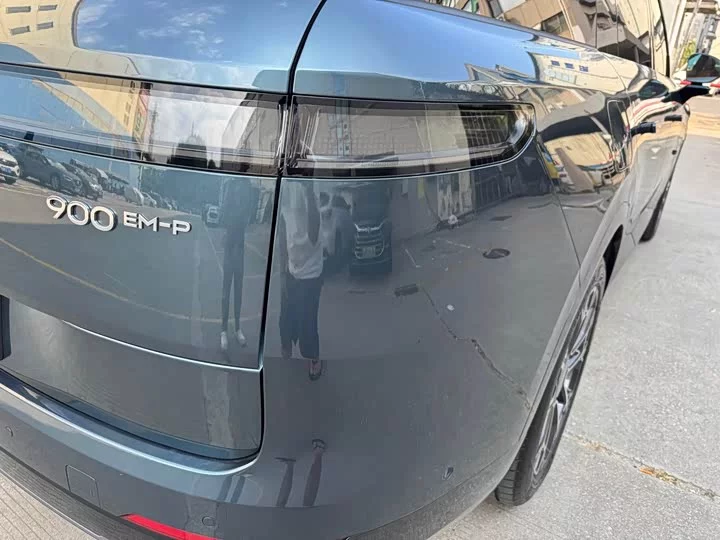 Lynk & Co 900