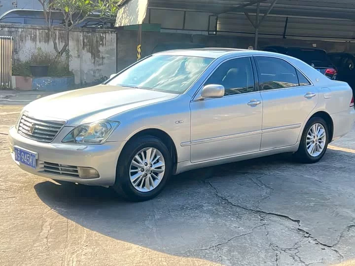 Toyota crown