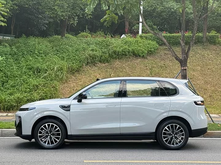 Leapmotor B10