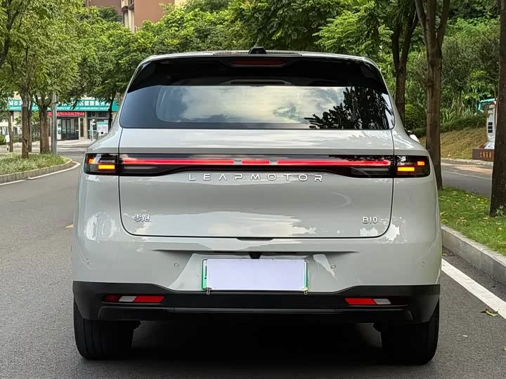 Leapmotor B10