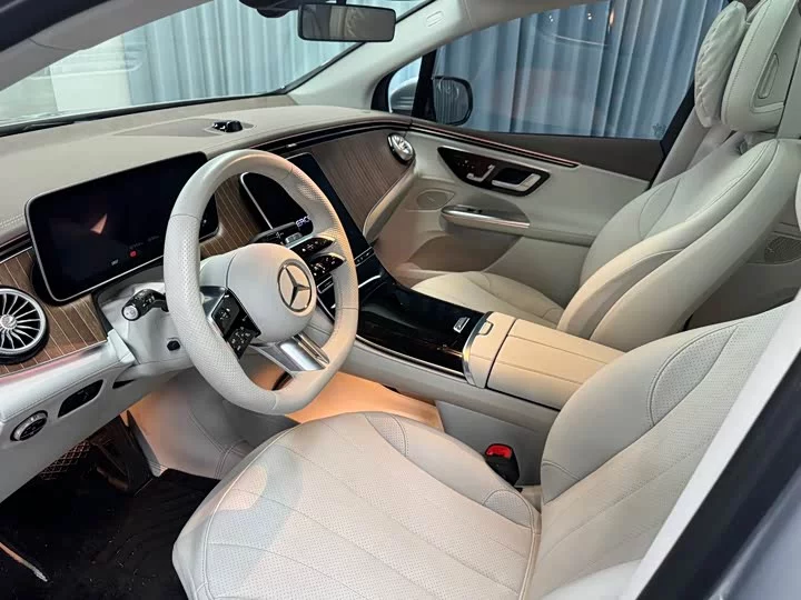 Mercedes-Benz EQE SUV