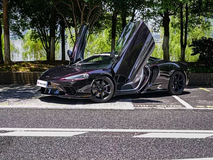McLaren GT