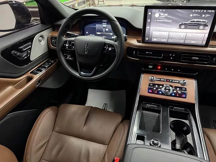 Lincoln aviator