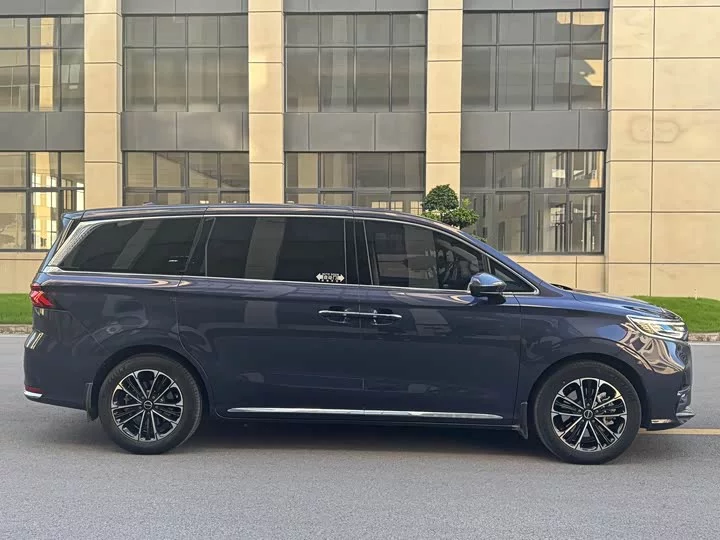 Roewe iMAX8
