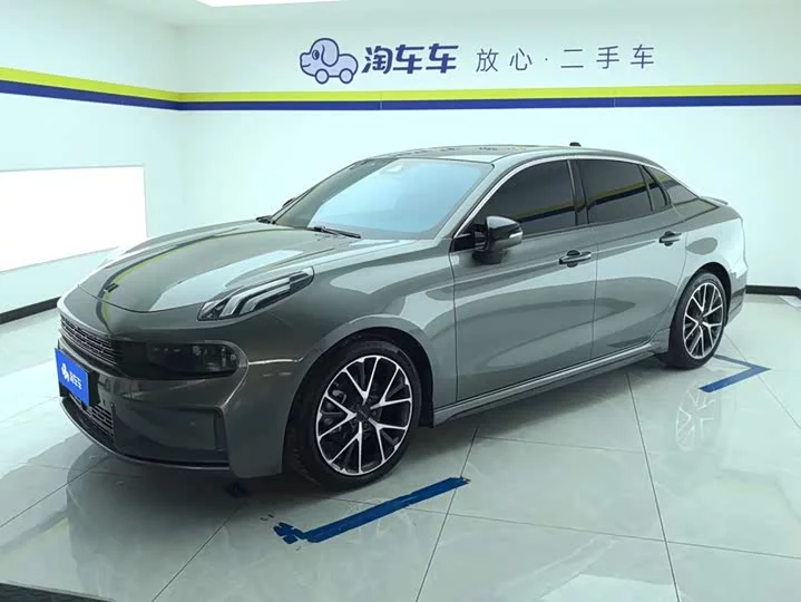 Lynk & Co 03