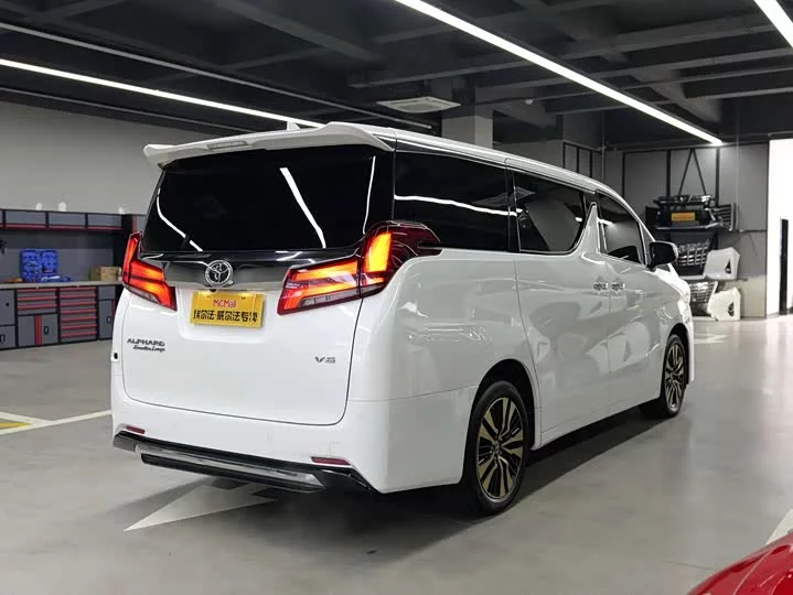 Toyota Elfa