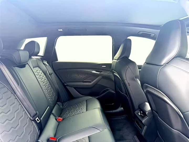 Audi Q6L e-tron