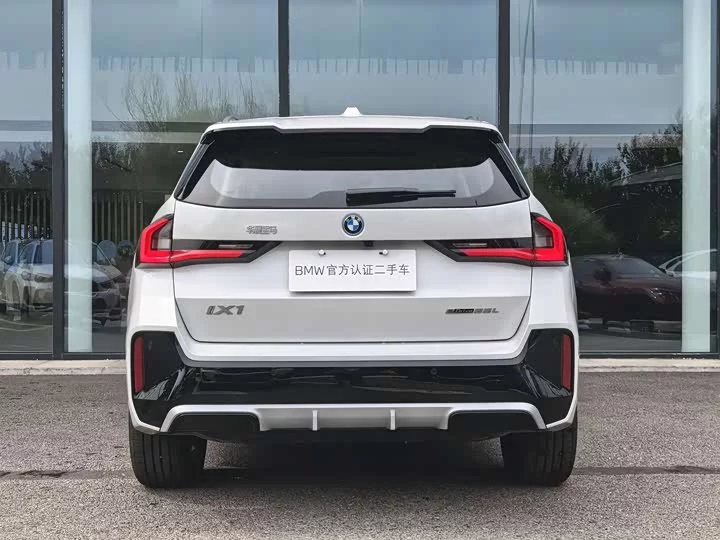 BMW iX1