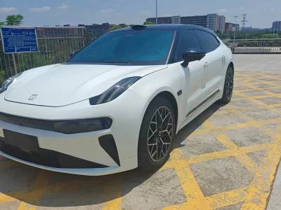 ZEEKR 001