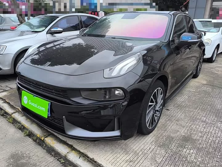 Lynk & Co 03