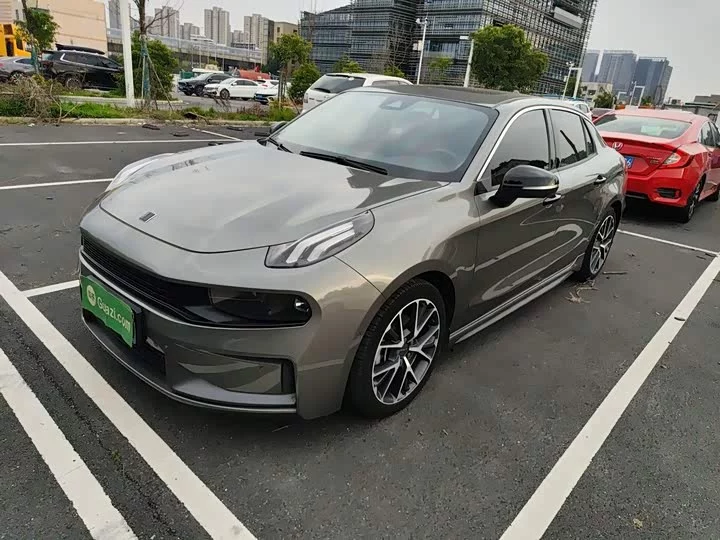 Lynk & Co 03