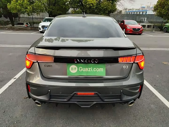 Lynk & Co 03