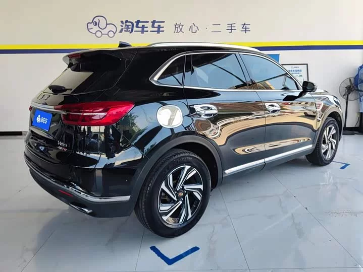 Hongqi HS5