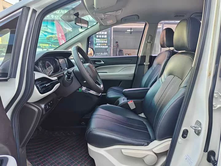 GAC Trumpchi M6