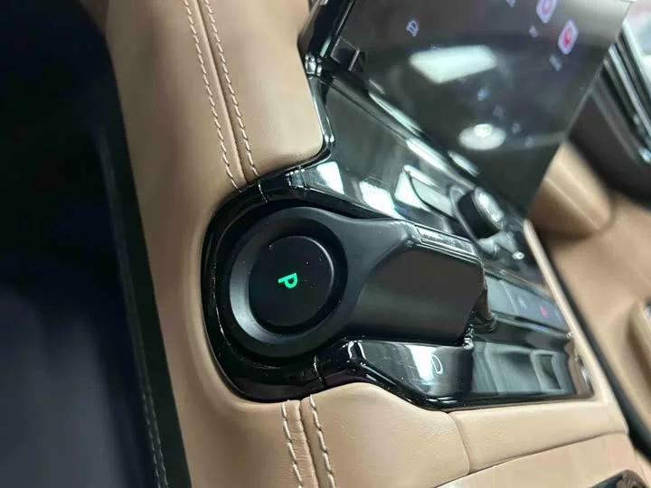 NIO ES8