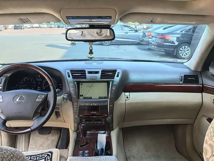 Lexus LS