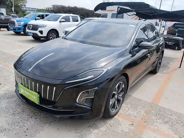 Hongqi E-QM5