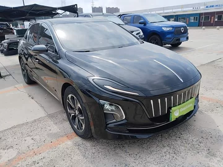 Hongqi E-QM5